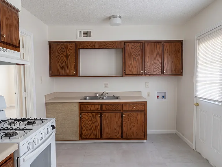136 Hillview Ave #1 — Photo 3
