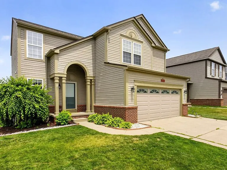5001 Meadow Crest Cir — Photo 1