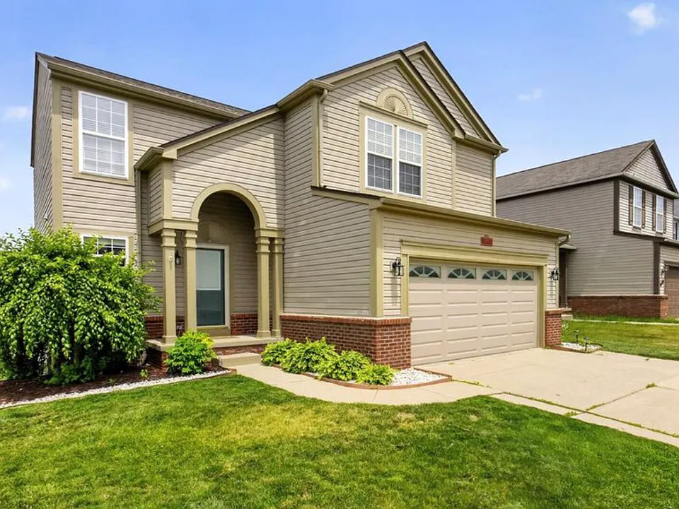 5001 Meadow Crest Cir
