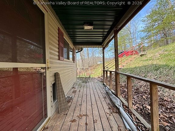 2nd image of 122 Sunset Dr