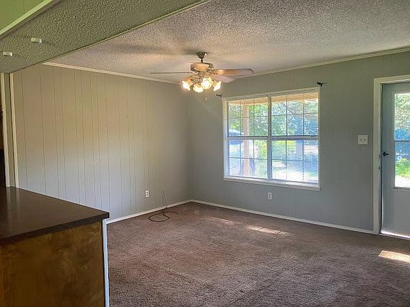 4th image of 402 S Boggie St