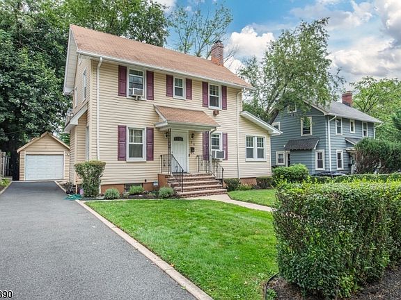 3rd image of 76 Elliot Pl