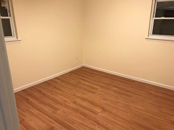 5th image of 160 Regis Dr Floor 1
