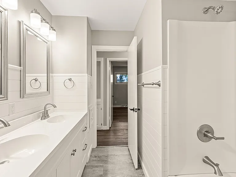 N58W18330 Juniper Ln — Photo 13