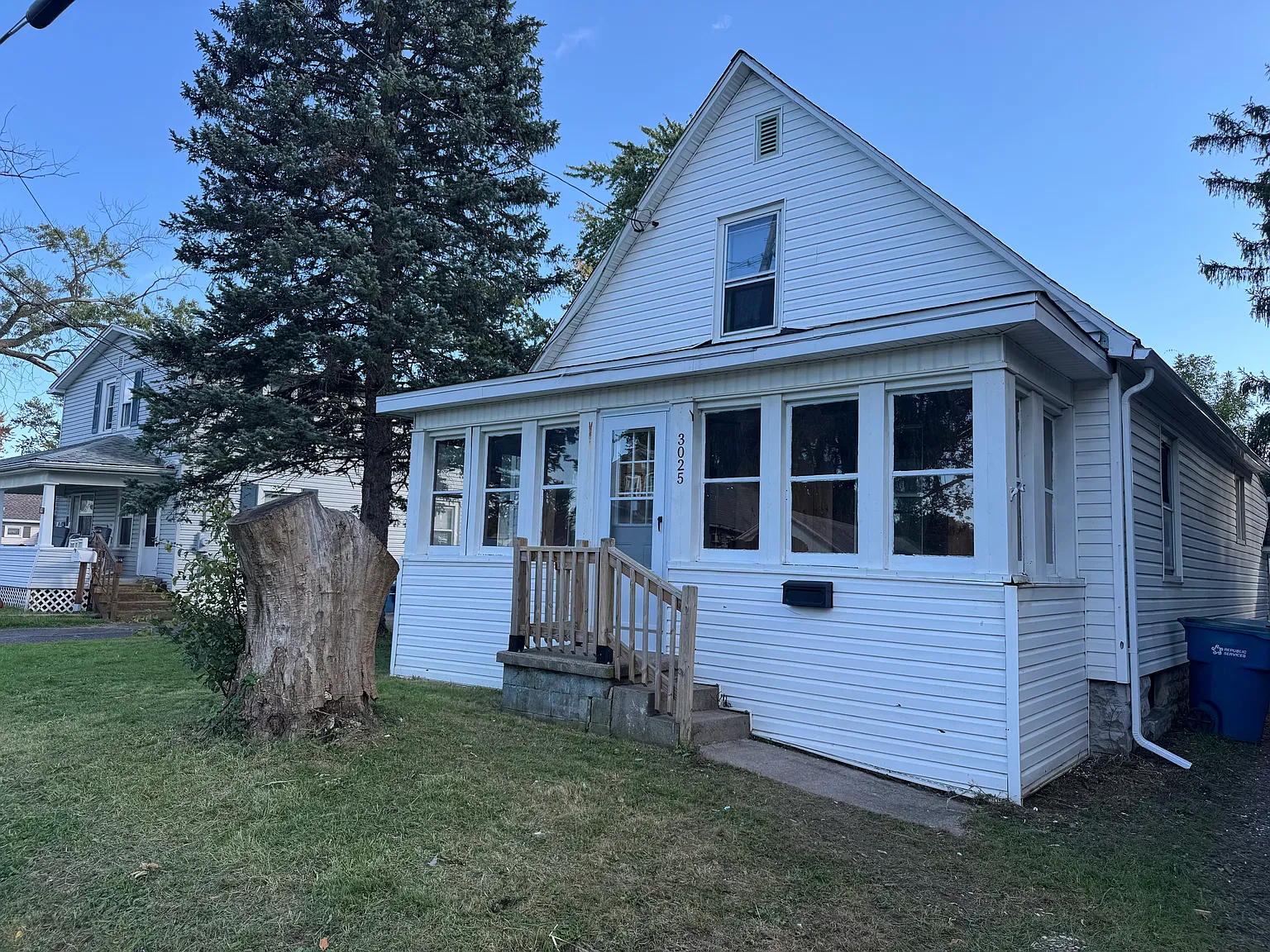 4 bed, 1.5 bath, 1272 sqft, $1,500 — Photo 1