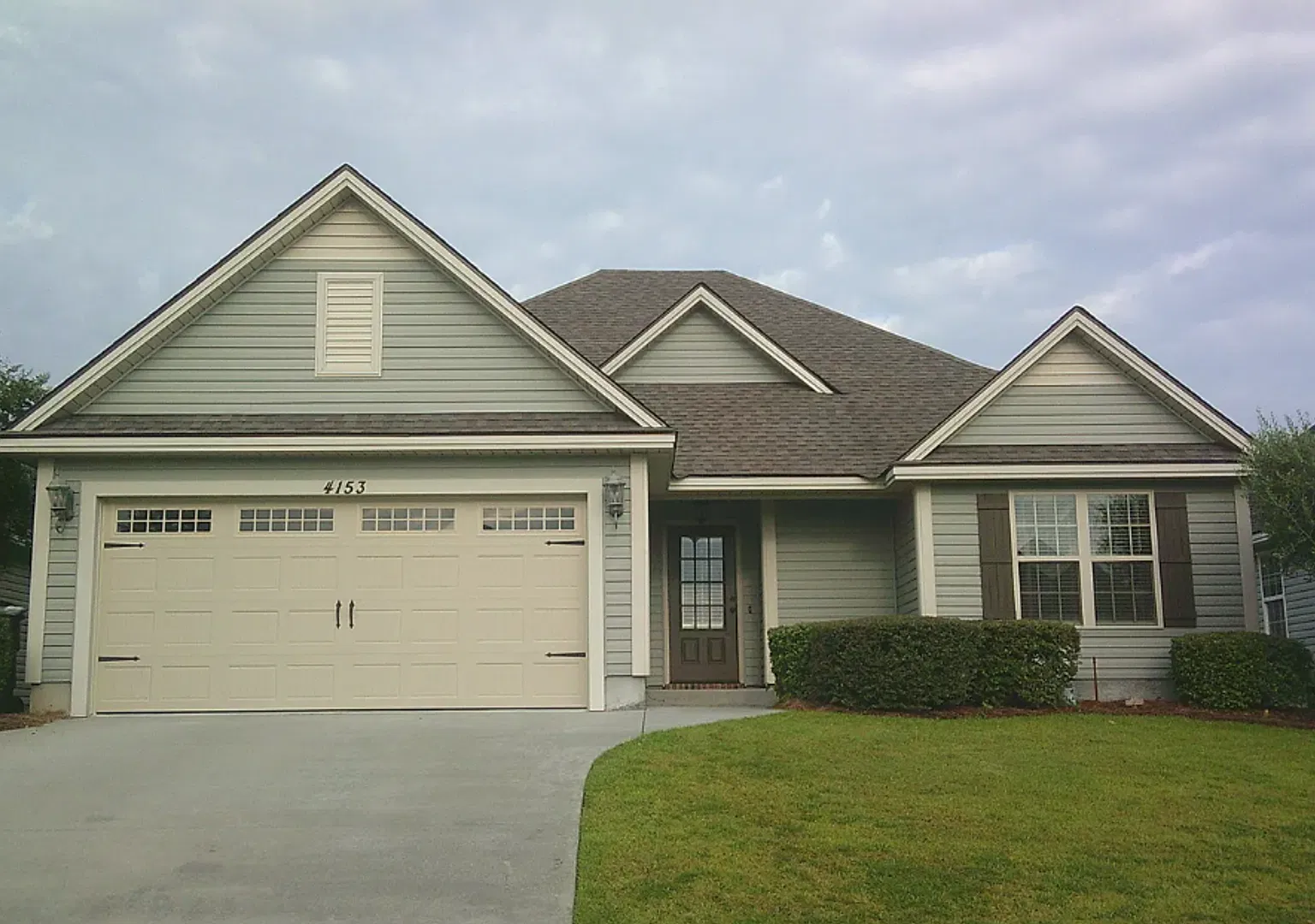 Beautiful 3-Bedroom, 2-Bath Home with Fenced Backyard — Photo 1