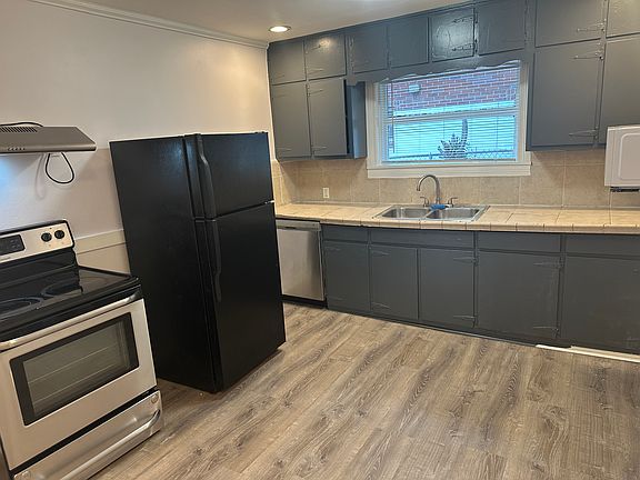 Kitchen (Electric Oven, Refrigerator, Microwave, Ceiling fan included)