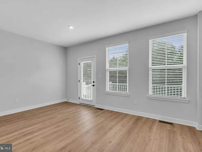 9 Foxwood Dr — Photo 15