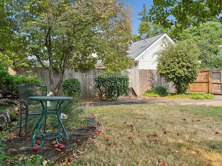18016 NE Davis St — Photo 35