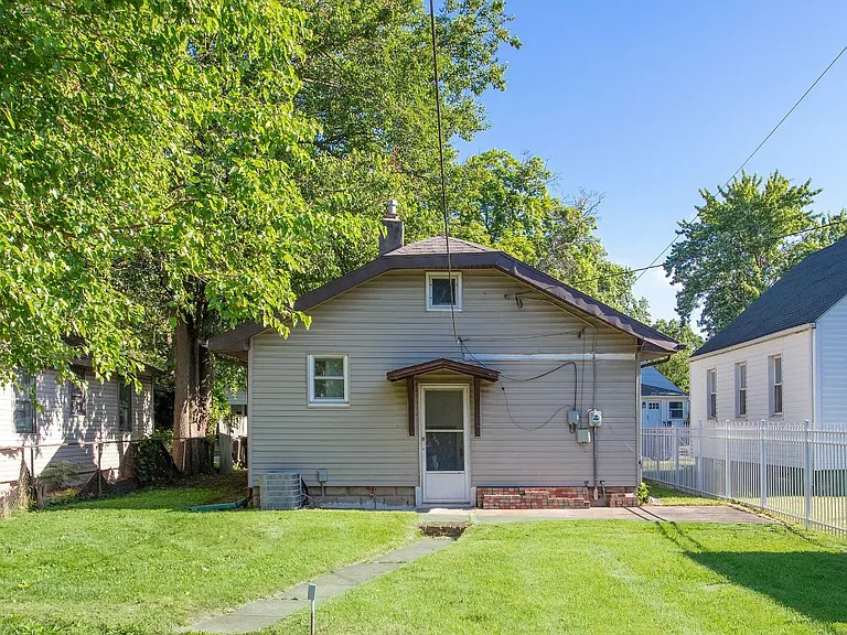 1342 Miner St — Photo 5