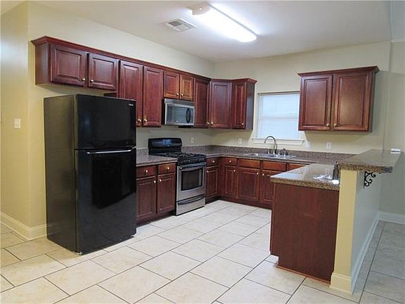 5th image of 4807 Finch St
