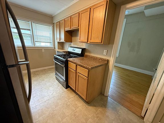 2nd image of 606 Dayton Ave