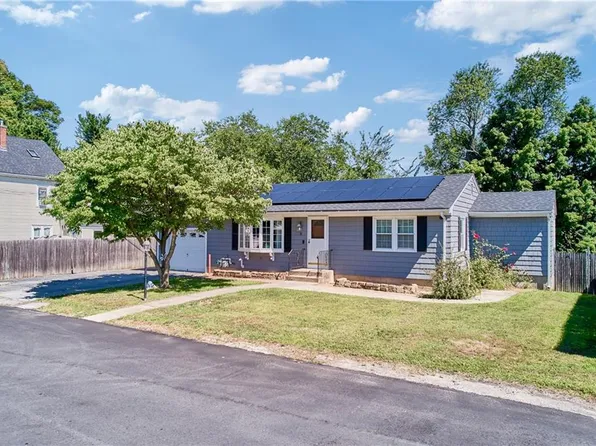 11 Springfield Ave, Johnston, RI 02919