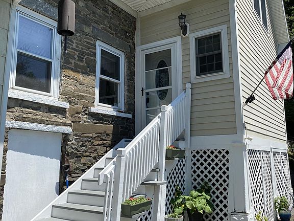 2nd image of 696 Sawkill Road
