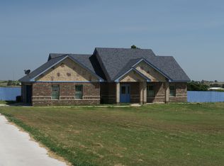 201 Stone Water Dr, Jarrell, TX 76537
