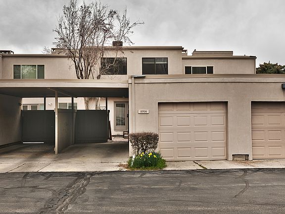 Garage and carport dedicated to the townhome.