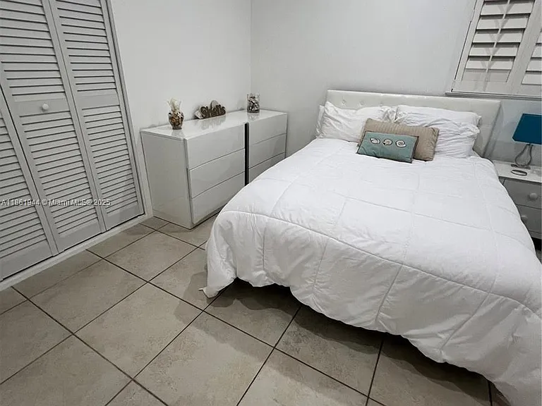 7760 Aviation Blvd — Photo 31