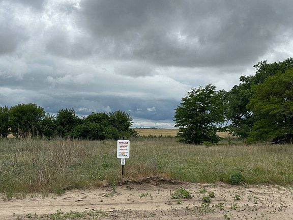 4th image of 627 Denton Rd