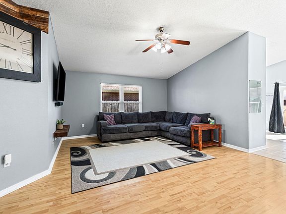 5th image of 560 Rough Leaf Ln