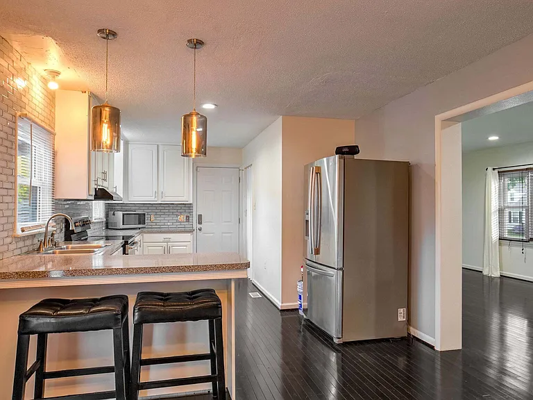 5209 W Maple Shade Ln — Photo 9