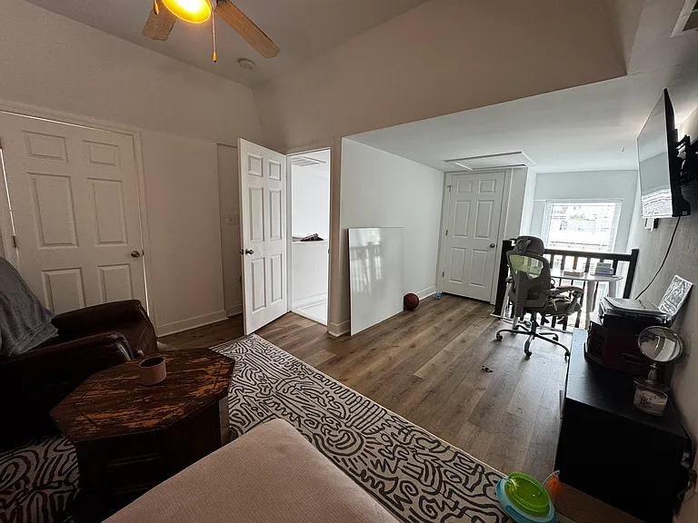 209 N 19th St #U22 — Photo 17