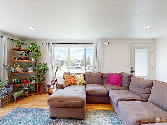 5th image of 1409 Francis Avenue