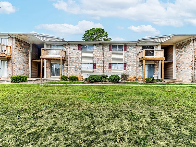 Crown Pointe — Photo 29