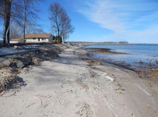 3424 Sunset Beach Ln, Suamico, WI 54173