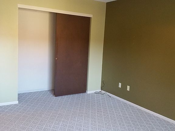 5th image of 53 Greentree Cir
