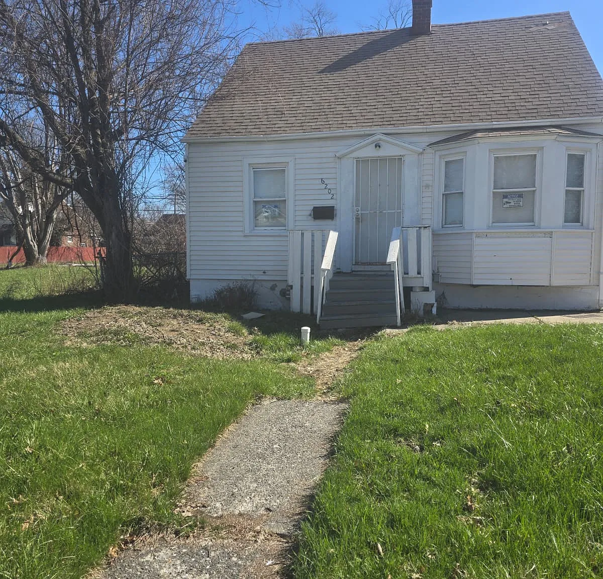 3 bed, 852 sqft, $1,100 — Photo 1