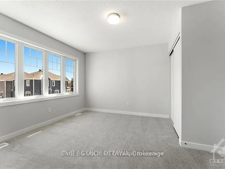 89 Hackamore Cres — Photo 15