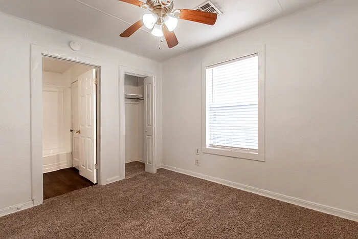 2506 N Elm St — Photo 8