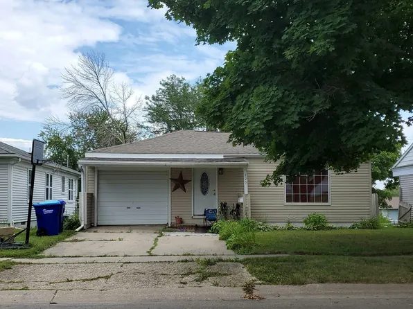 825 2nd Ave NE, Oelwein, IA 50662