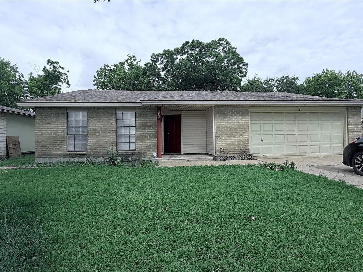 4 bed, 2.5 bath, 2213 sqft, $1,950 — Photo 2