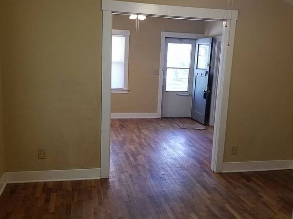 4th image of 226 N College Ave