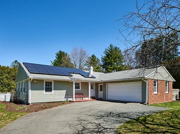 29 Colonial Ct, Amherst, MA 01002