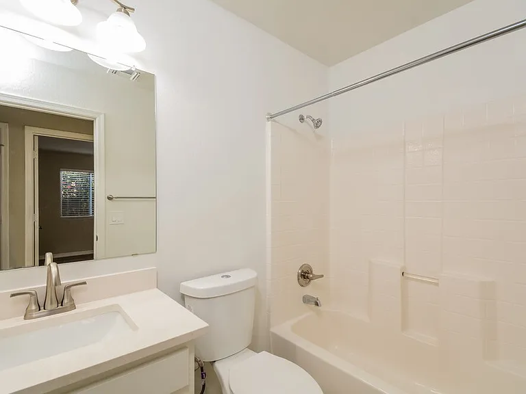 15438 W Mercer Ln — Photo 14
