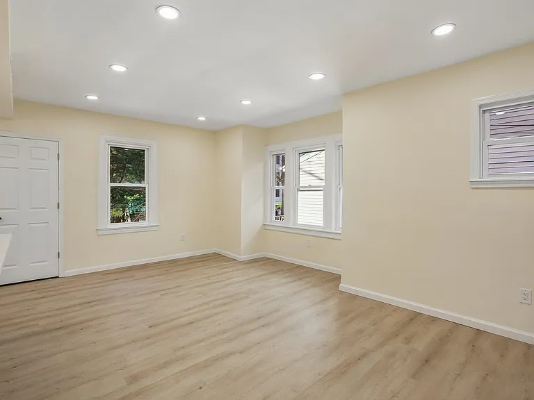 4 Lincoln Pl — Photo 22