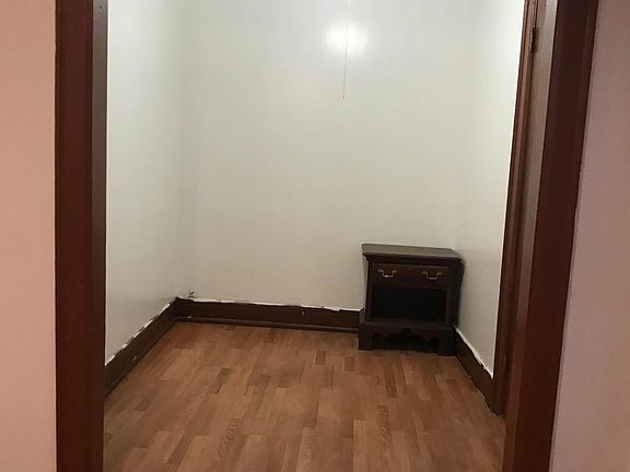 3rd image of 424 Goodyear Ave #2