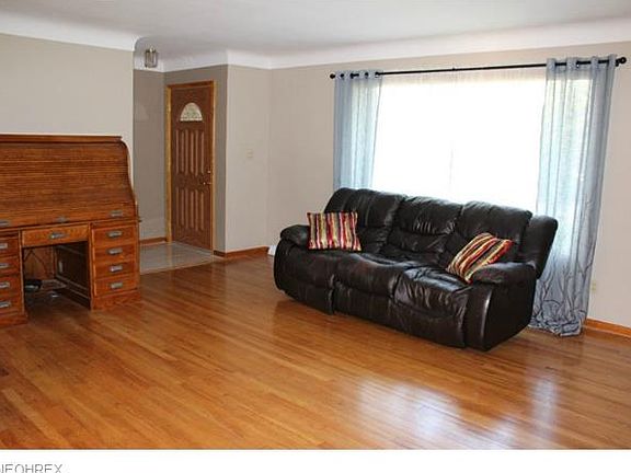 3rd image of 8719 Royalhaven Dr