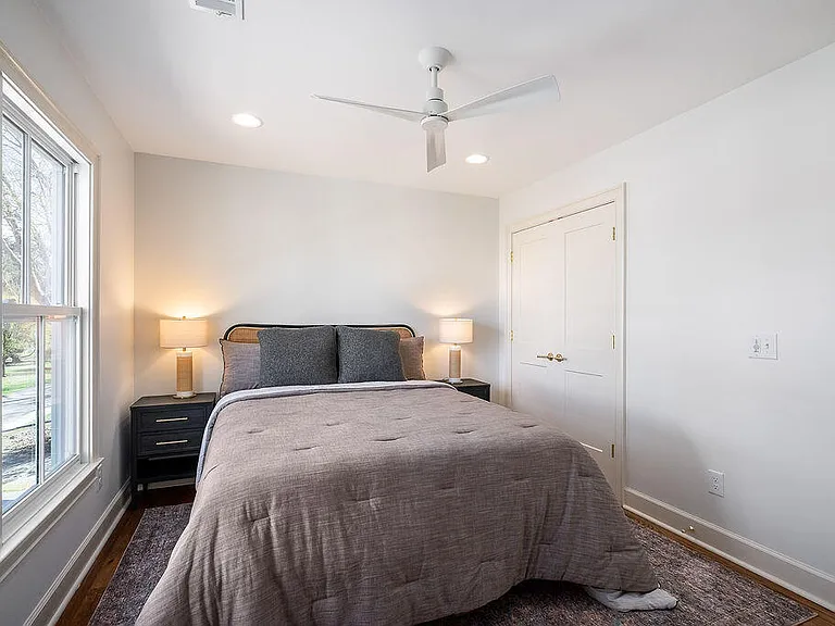 221 Williamsburg St NE — Photo 56