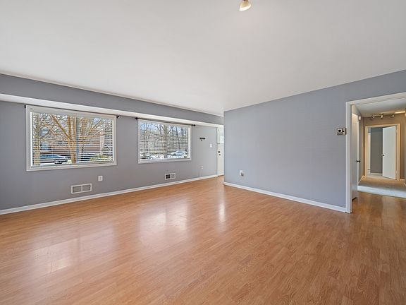3rd image of 10620 Weymouth St APT 1