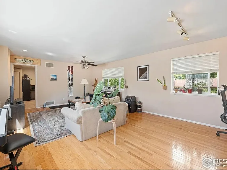 2623 Sherwood Cir — Photo 14