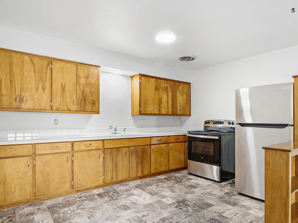 1st image of 204 Spruce St APT 1
