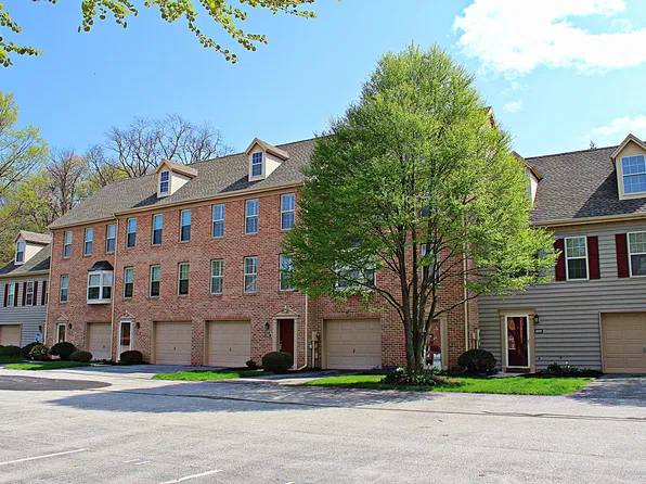 1202 Skyview Dr, York, PA 17406