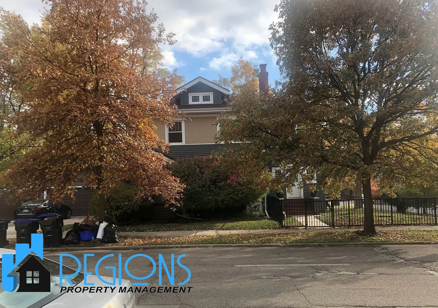 Beautiful 3BR 2 bath home in Bloomington, hardwood floors throughout, convenient location — Photo 3
