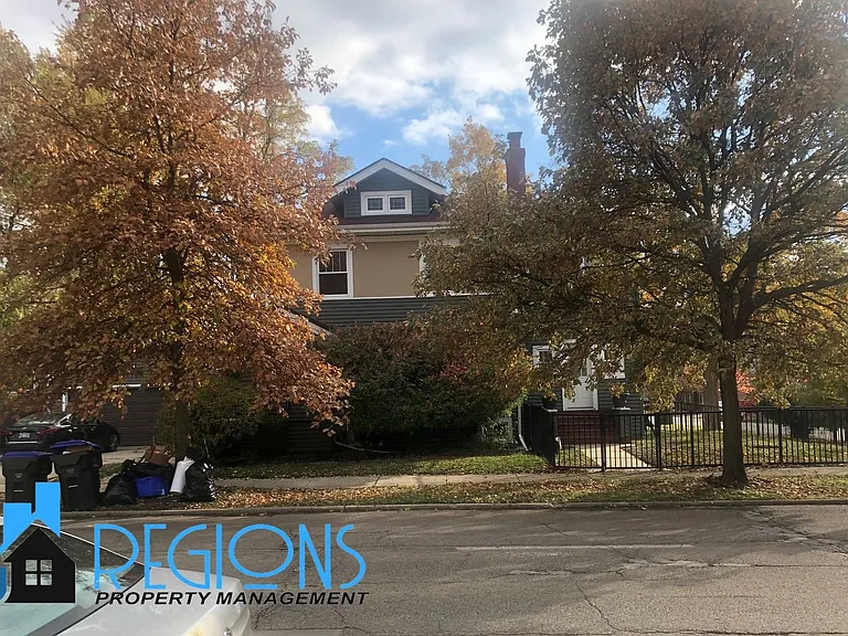501 E Locust St — Photo 3