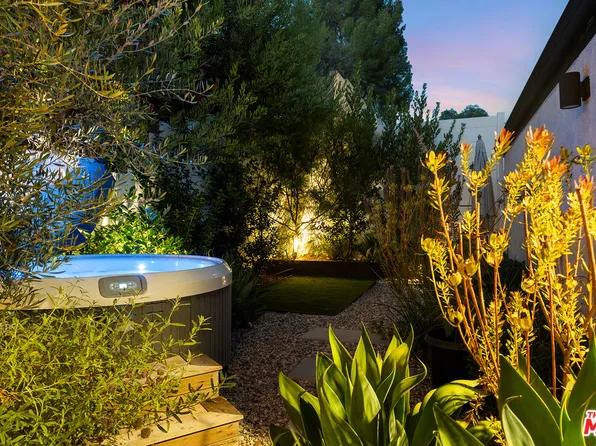 22667 Margarita Dr, Woodland Hills, CA 91364
