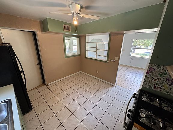 2nd image of 206 W Chesley Ave