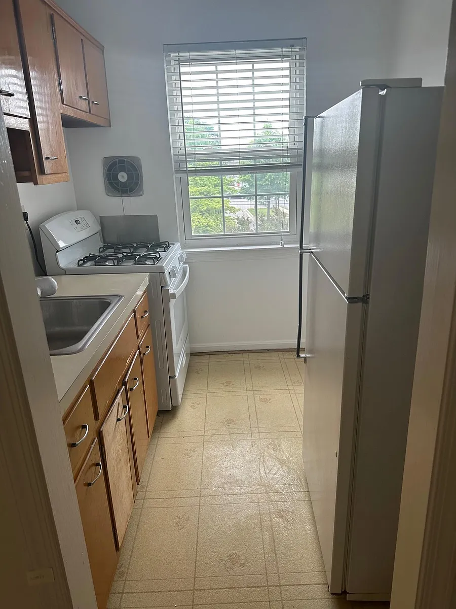 Building Photo - Summit Park Apartments, LLC